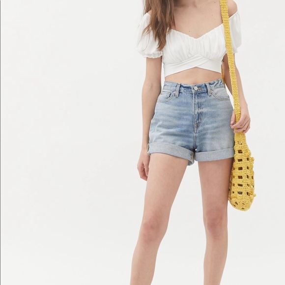 BDG High-Waisted Mom Short. Light wash - Picture 4 of 6